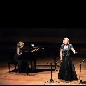 Елена Ольховская с Катериной Пухирей. Елена Ольховская с Катериной Пухирей.